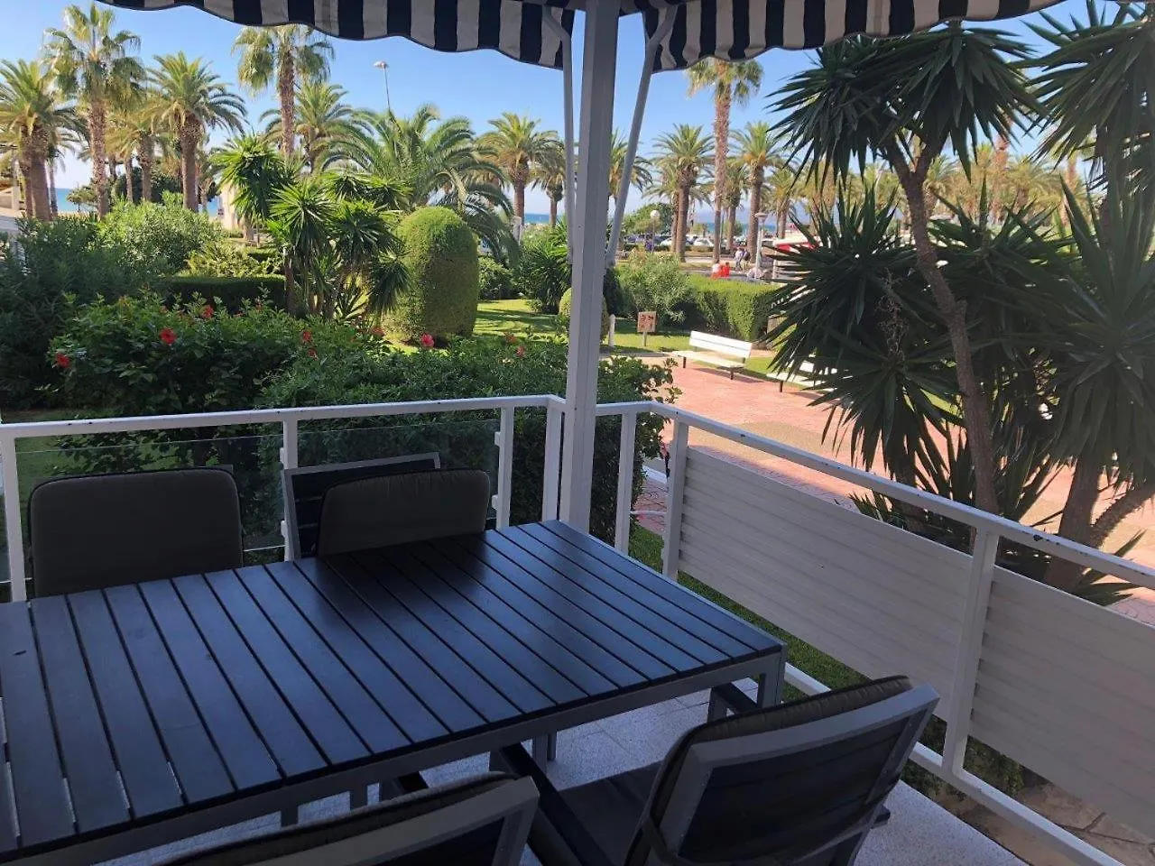 Moderno Apartamento En 1A Linia De Mar En Salou. Salou